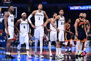 现显得格外 现显得格外